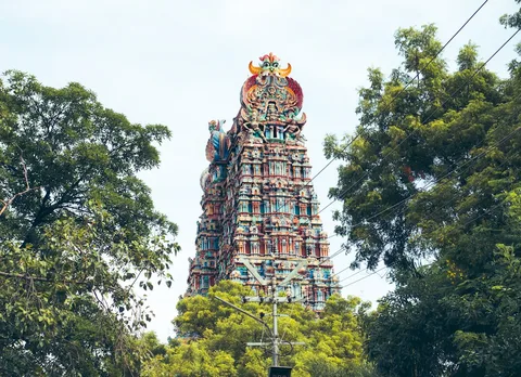 Tamil Nadu Temple & Culture Tour Packages | Safari Sutra Holidays Meenakshi Amman Temple gopuram at dusk, Madurai — Tamil Nadu temple tour packages from Mumbai
