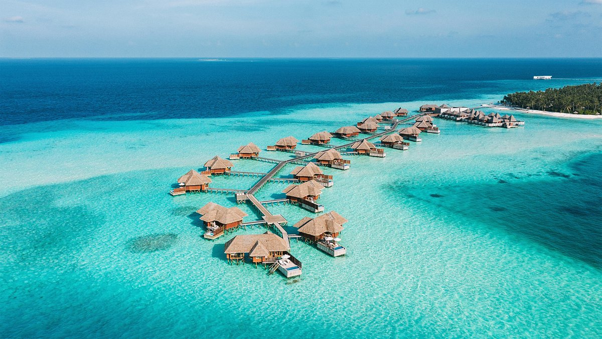 Overwater bungalows on turquoise Maldivian sea