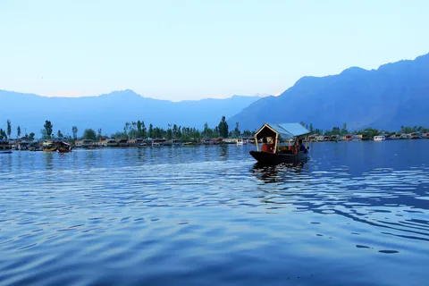 Kashmir Family Escape: Dal Lake Mornings, Gulmarg Meadows & Pahalgam Valleys - Gallery Image 1 Kashmir Family Escape: Dal Lake Mornings, Gulmarg Meadows & Pahalgam Valleys gallery 01