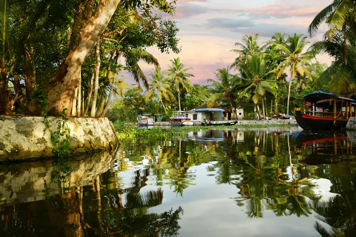 Kerala Backwaters & Beaches Family Escape Kerala Backwaters & Beaches Family Escape family holiday package by Safari Sutra
